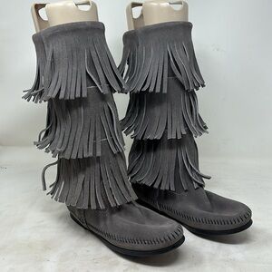 Minnetonka 3 layer fringe boot grey suede size 6